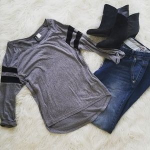 🍍3/$20 Baseball style t-shirt